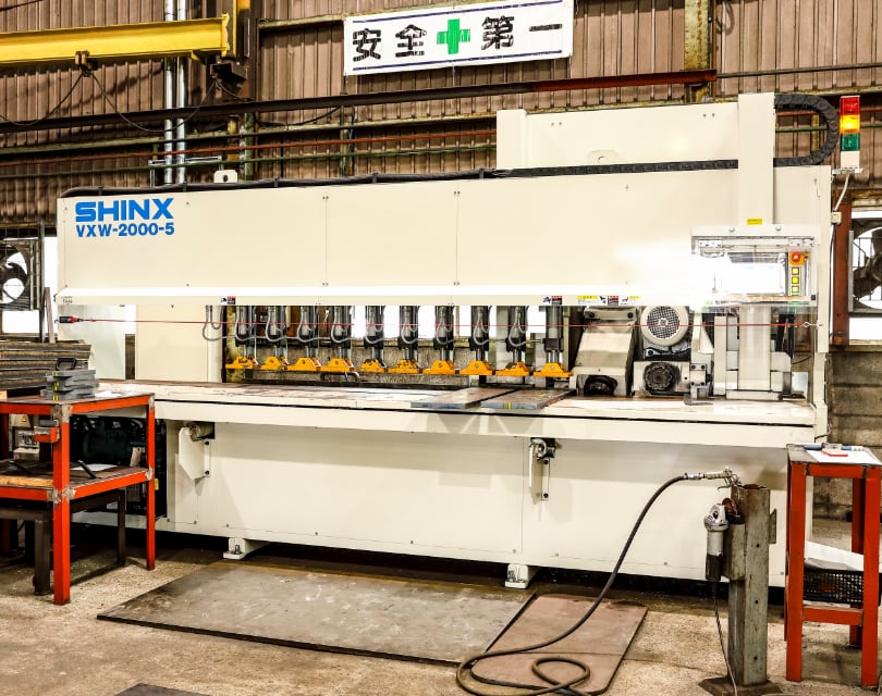 平板開先加工機