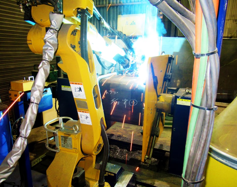 コア組立溶接ロボット